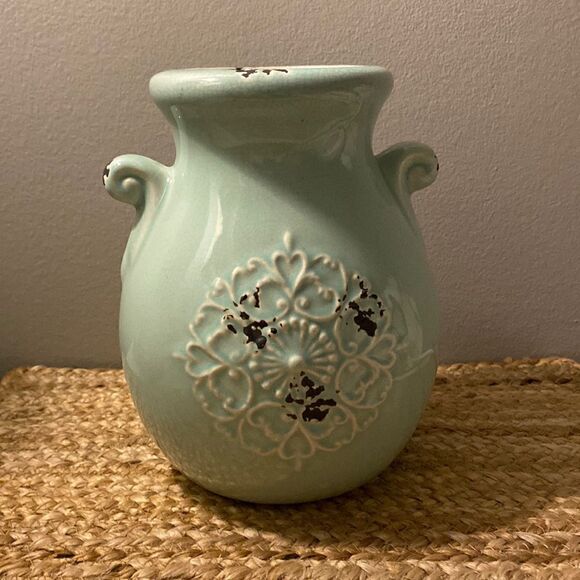 Gorgeous Vase Vintage Look  - Picture 1 of 7